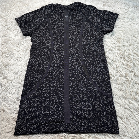 Lululemon Swiftly Tech Short Sleeve Shirt 2.0 Distorted Static Black / Alpine Wh - Picture 3 of 4